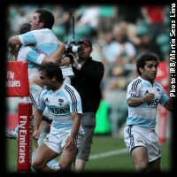 HSBC World Series: Argentina celebrate after reaching the Cup quarter finals at the 2011 Emirates Airline London Sevens following a 12-12 draw with the hosts